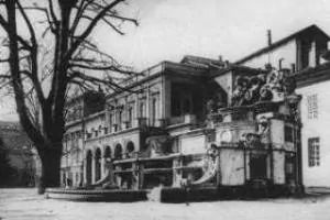 Parma Teatro Reinach e Fontana del Trianon (1910)